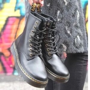 Dr Martens Women's Zavala Genuine Leather Combat Boots Black Sz 9 Y2K